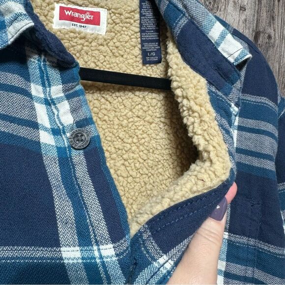Wrangler- Sherpa Lined Blue/White Plaid Button Down Shacket- Sz. L - Picture 7 of 10